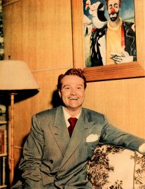 Red Skelton with his artwork, 1948