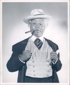 Red Skelton as his con man character, San Fernando Red