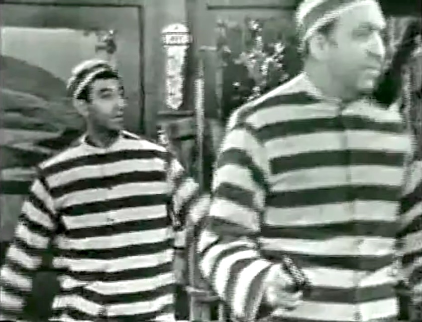 Escaped convicts Jaime Farr & Jesse White enter the store