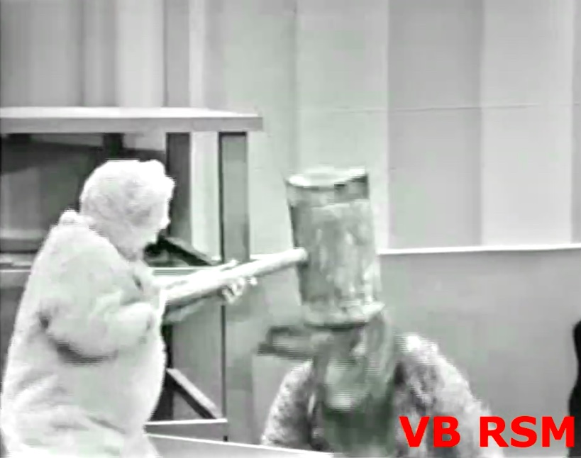 Mouse conking Cat on the head with a mallet!