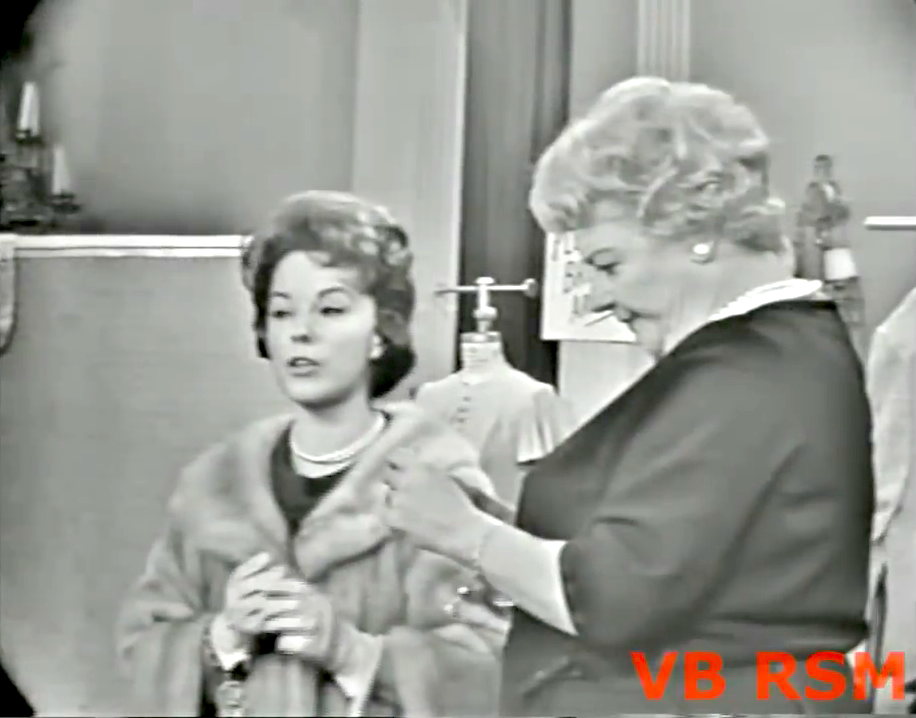 Debutante Shirley Temple wants to run away and marry the man she loves …