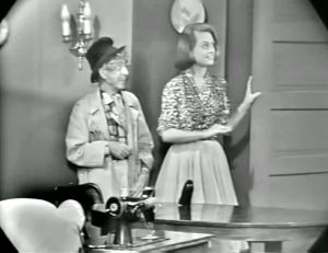 Harpo Marx makes Clara Appleby II (Dean Cannon)