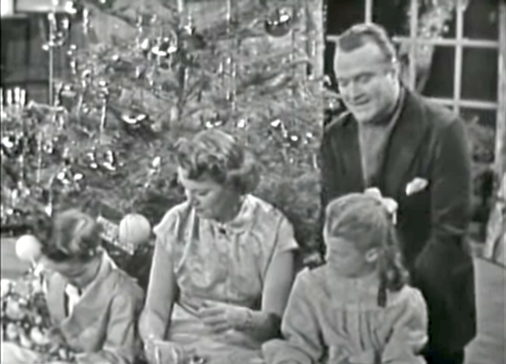 Closing the show, Red Skelton sings "Oh Come All Ye Faithful" to his wife Georgia, children Valentina & Richard in Christmas with the Skeltons