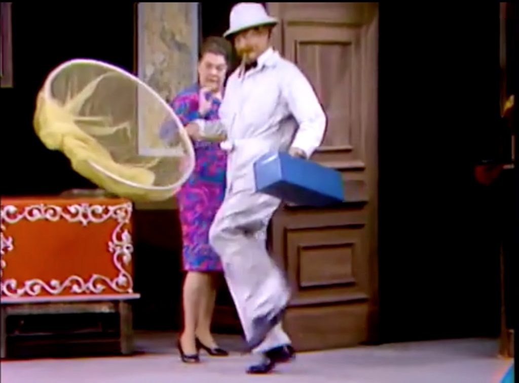 Exterminator Red Skelton comes to the magician's house in "The Nag and I"