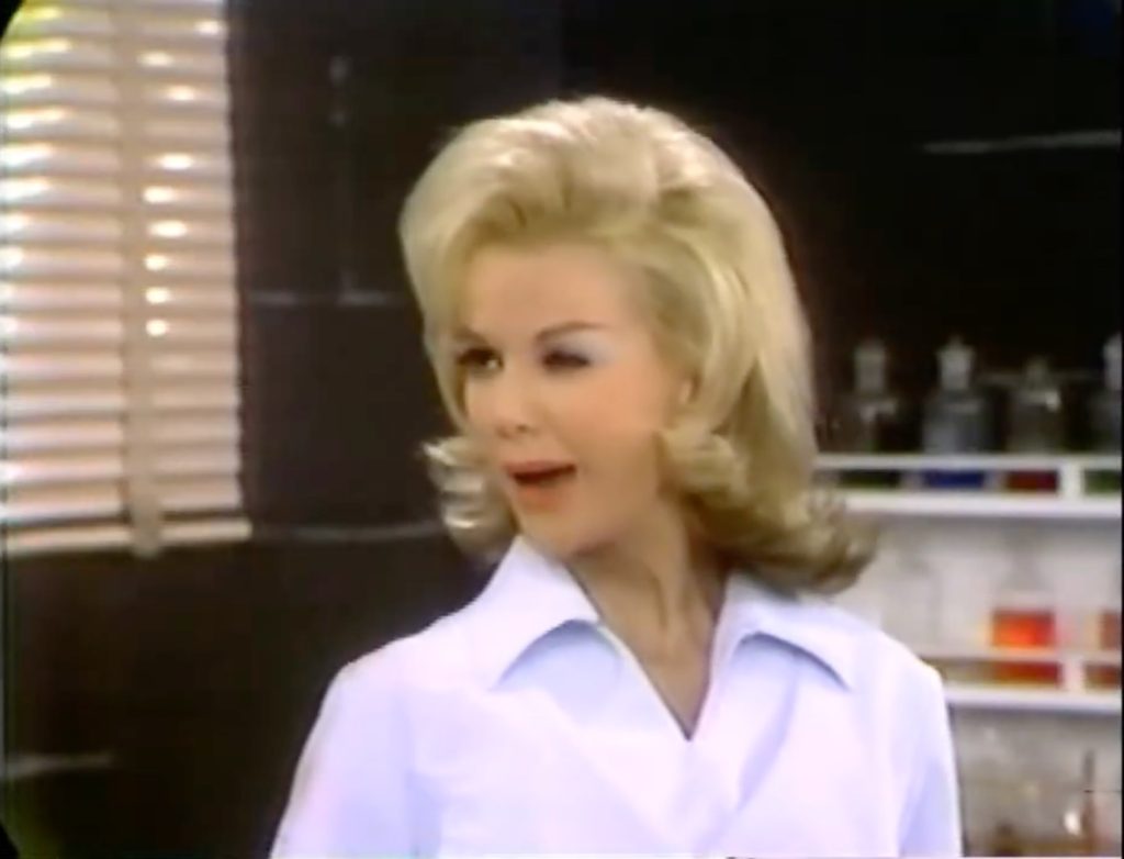 Nurse Chanin Hale's flirting with the exterminator