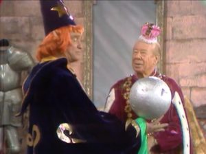 Forsooth (Red Skelton) impersonates the soothsayer to fool King Foulup the First (Bert Lahr)