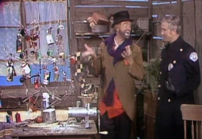 Freddie the Freeloader shows his Christmas tree to Officer Ryan (Leslie Nielsen) in "The Red Skelton Christmas Show 1970"