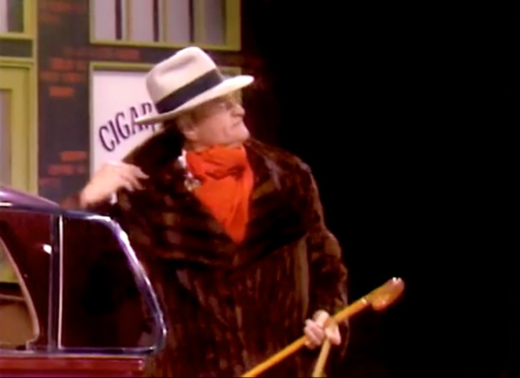 Red Skelton portrays the ham actor Lawrence O'Lavender