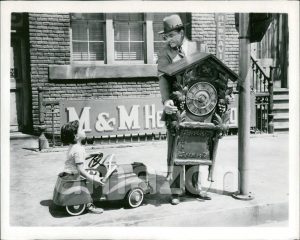 Got the time? Red Skelton carrying a clock in "The Yellow Cab Man"