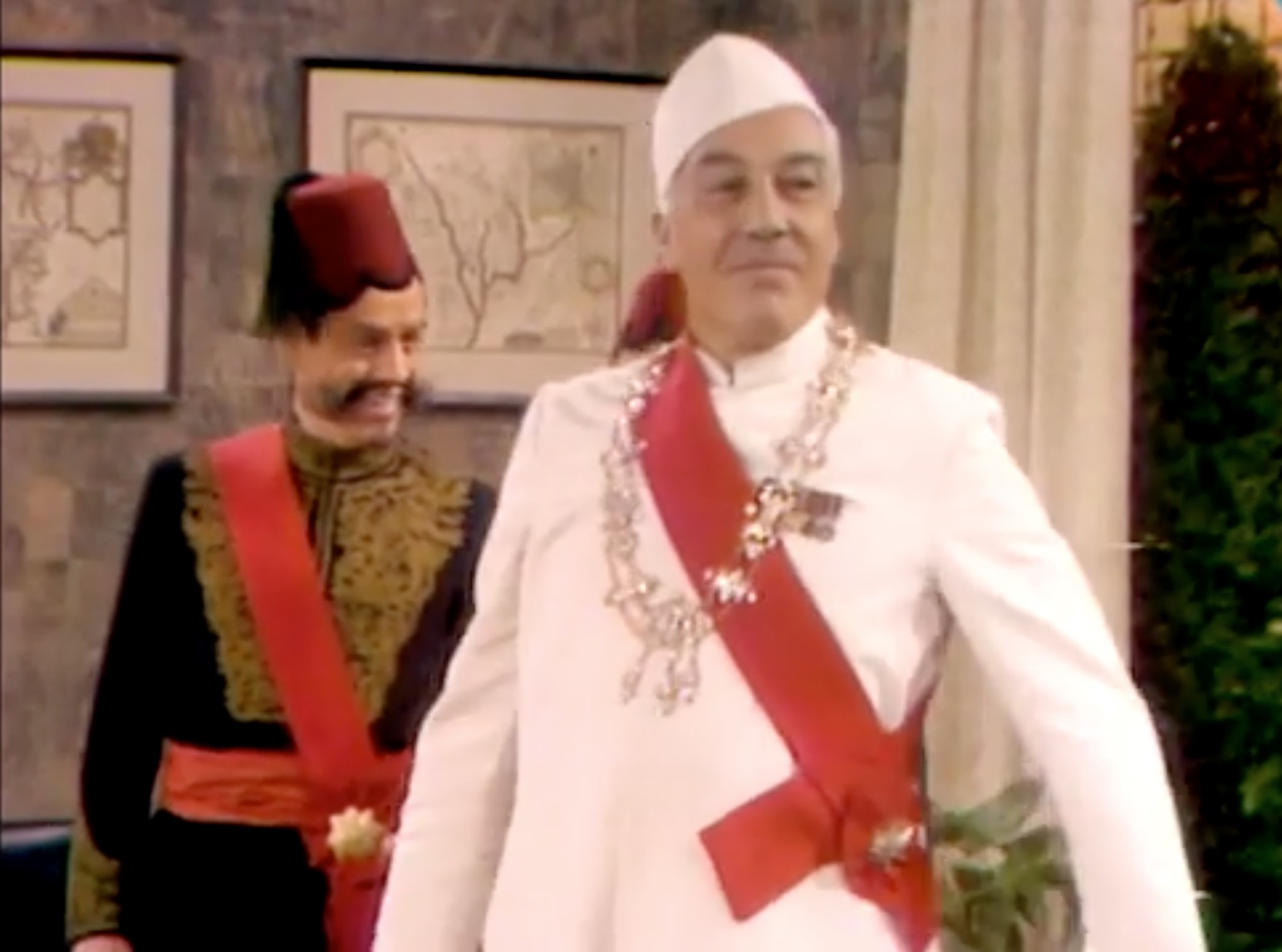 Wait … for my applause! Cesar Romero as Mustapha Dame, the Schnook of Araby